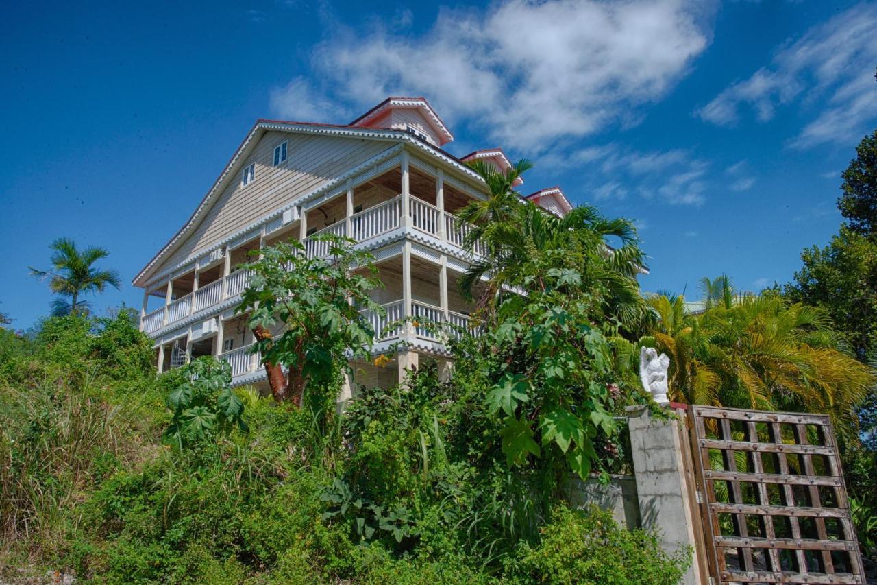 A Stone'S Throw Away Hotell Nassau Exteriör bild
